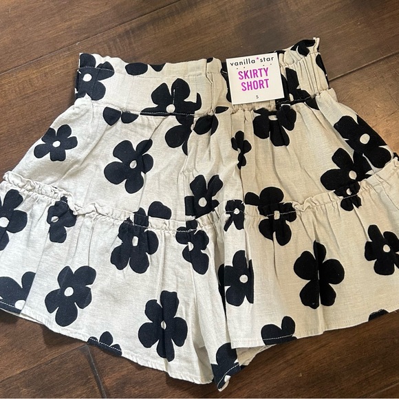 Vanilla Star Black and Cream Skirty Short - Picture 2 of 3